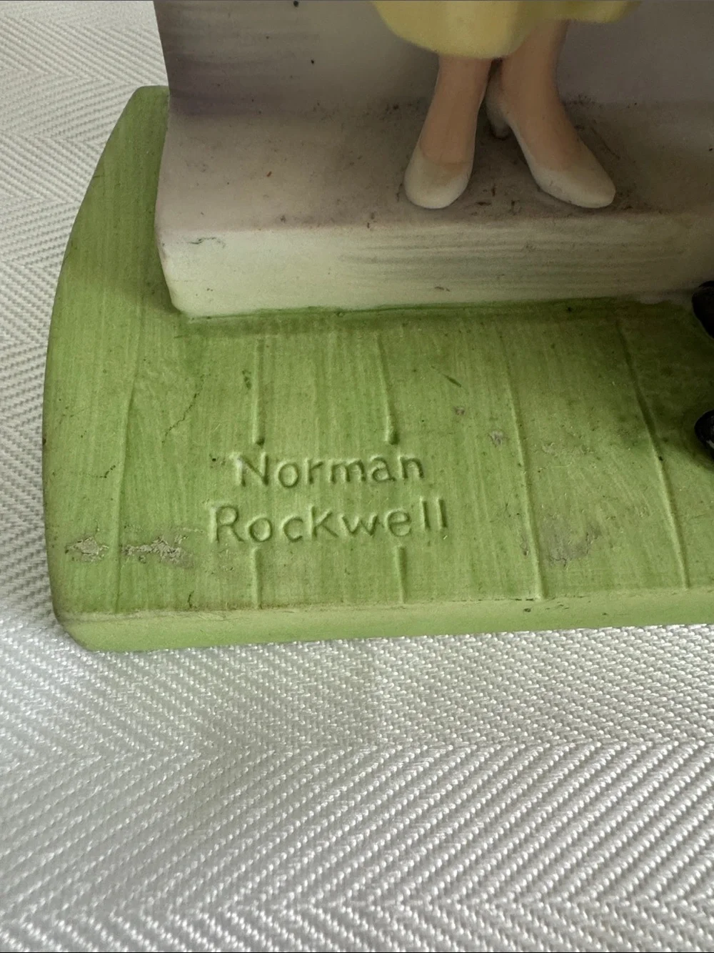 Norman Rockwell Yellow Couple Figurine - Decorative Home Party Accent